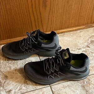 Nike H20 Repel Zoom Winflo 3 Ombre Black and Gray Athletic Sneakers - Size 9.5